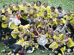 يتميز بوروسيا دورتموند (bvb) ليس فقط بألقابه (على الرغم من أن عدد الكؤوس التي جمعها الفريق في أكثر من 100 عام من تاريخ. ÙØ±ÙŠÙ‚ Ø¨ÙˆØ±ÙˆØ³ÙŠØ§ Ø¯ÙˆØ±ØªÙ…ÙˆÙ†Ø¯ Ø§Ù„Ø§Ø¹ØªÙ…Ø§Ø¯ Ø¹Ù„Ù‰ Ø§Ù„Ø±ÙˆØ­ Ø§Ù„Ø¬Ù…Ø§Ø¹ÙŠØ© Ø¨Ø¯Ù„Ø§ Ù…Ù† Ø§Ù„Ø£Ø³Ù…Ø§Ø¡ Ø§Ù„ÙƒØ¨ÙŠØ±Ø© Ø±ÙŠØ§Ø¶Ø© ØªÙ‚Ø§Ø±ÙŠØ± ÙˆØªØ­Ù„ÙŠÙ„Ø§Øª Ù„Ø£Ù‡Ù… Ø§Ù„Ø£Ø­Ø¯Ø§Ø« Ø§Ù„Ø±ÙŠØ§Ø¶ÙŠØ© Ù…Ù† Dw Ø¹Ø±Ø¨ÙŠØ© Dw 05 08 2011