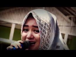 Dengan ciri khas irama yang menghentak dari gendangnya. Download Dangdut Bagai Bunga Layu Di Tangkainya Mp3 Dan Mp4 Terbaru Gratis
