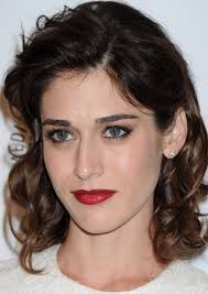 The slightly wavy hair also makes her look warmer and prettier. Lizzy Caplan On Mycast Fan Casting Your Favorite Stories
