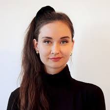 Julia Cramer's Instagram, Twitter & Facebook