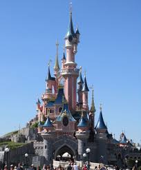 It also includes several hotels and restaurants. Disneyland Paris Geht Immer Uberblick Tickets Insidertipps Stadtpfade