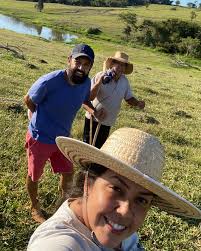 Pai… essa foto representa um pouquinho a alegria de que tudo que é simples  é mais completo e FELIZ. Foram dias e noite de luta e suor para me  proporcionar, tudo que