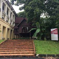 Dibuka setiap hari dari jam 10 pagi. Muzium Warisan Melayu Upm History Museum