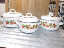 Enamel Pan Set Of 3 Strawberry Pattern Vintage Strawberry Etsy Vintage Kitchen Decor Strawberry Kitchen Vintage Kitchen
