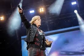 Def Leppards Joe Elliott On Stadium Tour With Motley Crue