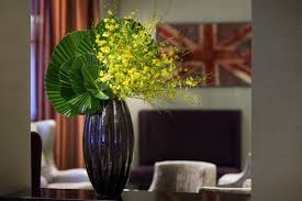 Weekly Office Hotel Contract Flowers Contract Florists London In Water Flowers In 2020 Hotel Flower Arrangements Hotel Flowers Office Flowers
