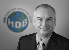 Julian Sander: Finanzberater in Hösbach