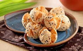 Bahan bahan untuk kulit onde onde ⇒sediakan tepung ketan kualitas bagus sekitar 250 gram ⇒lantas tepung beras instan kira kira 35 gram ⇒jangan lupa gula pasir. Cara Membuat Onde Onde Ketawa Mini Yang Renyah Dan Gurih Resep Masakan Indonesia