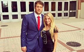Bucc (matt stafford/uofm 🏀 stan)‏ @redw1nger13 12 ч12 часов назад. Lions Stafford Confused By 5k Fine Wife Bothered By Incompetent Refs Cbssports Com