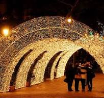 Outdoor Waterproof Christmas 3d LED Motif Lighted Wire Frame Handmade Huge Ornament Giant Tunnel Ball Lights for Shopping Malls