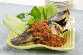 Panaskan sedikit minyak, kemudian tumis uleg an bumbu hingga harum. Kalau Mau Menyajikan Sambal Cobek Ikan Mas Ini Siap Siap Lupakan Diet Ya Sajian Sedap