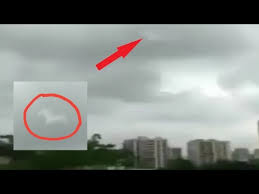 Saat itu video diberi keterangan bahwa kuda terbang tersebut berada diatas gedung kpk. Penampakan Kuda Terbang Surabaya