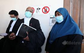 Jika seorang suami menuduh isterinya berzina, dia akan dikenakan hukuman qadlif, jika ia tidak dapat membuktikan tuduhan dengan membawa 4 orang saksi. Mahkamah Tinggi Benar Keluarga Peroleh Dokumen Kematian Anak Metrotv