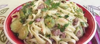 Obisnuiam sa merg foarte des la un restaurant pentru a manca unul din preparatele mele preferate si anume tagliatelle cu creveti. Paste Carbonara Cu Dovlecei Si Carnati Retete Pentru O Viata