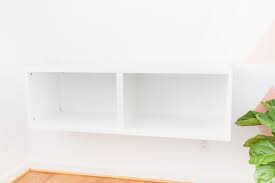 Ja peal asuv juhtmeauk on kasulik juhul, kui sinu teler on paigaldatud seinale. Diy Hack Armario Besta De Ikea
