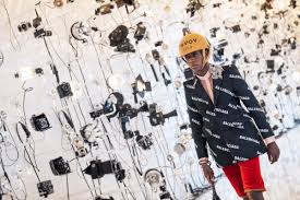 Balenciaga‏подлинная учетная запись @balenciaga 10 апр. 1wcin27yjcwwxm