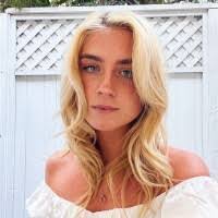 Brooke Ayers's Instagram, Twitter & Facebook