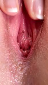 Memek merah muda dan itil super besar - close up