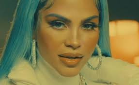 Natti Natasha se pasa también al pop en la etílica 'Noches En Miami'