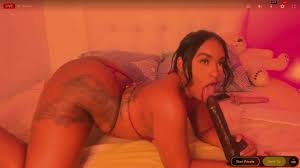 Long Tongue Latina Showing Her Skills: Webcam Porn