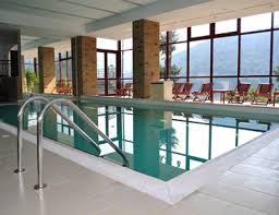 Fie ca vrei sa te relaxezi la piscina, la sauna sau cu un masaj, o astfel de iesire este mereu o idee buna. Vacante Spa Romania Vacante Spa In Romania Oferte Vacante Spa Wellness Sejur Spa Romania Oferte Spa Masaje De Relaxare Masaje Celulita Sauna Jacuzii Piscina Piscina Cu Apa Calda