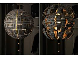 Elle Transforme Une Lampe Ikea En Etoile De La Mort Star Wars Et Le Resultat Est Bluffant Lampe Ikea Deco Chambre Star Wars Decoration Star Wars
