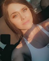 Keep your squats low and your standards high 🌻 . . . #bikini #npcoklahoma  #athlete #teamheugly #npc #workoutmotivation #selfie #loveyourself