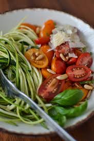 Simple Comme Des Spaghetti De Courgettes Aux Tomates Cerises La Cuisine C Est Simple Spaghetti De Courgette Cuisine Recettes De Cuisine