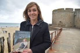 Estudió psicología pero decidió dedicarse a la escritura. La Romanciere Agnes Martin Lugand Saint Malo Fait Partie De Moi Le Pays Malouin