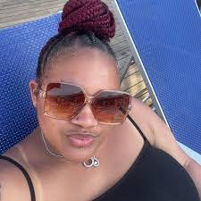 Francine Holbrook's Instagram, Twitter & Facebook