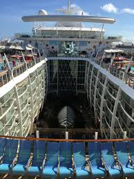 Photos, cabines, ponts, avis, ainsi que les tarifs & promotions des croisières 2021, 2022. Allure Of The Seas Central Park From Pool Deck Royal Caribbean International Ship Photos Cruise Critic Community