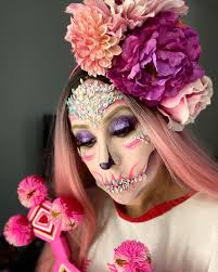 My second look is inspired by the indigenous people, the HUICHOL from  Jalisco, Nayarit, Zacatecas & Durango. I am lucky enough to live in this  region of Mexico. 🇲🇽 Feliz Día De