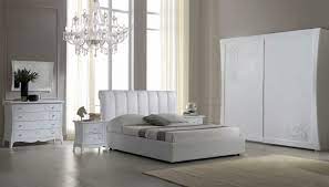 Zumindest wäre das bei dem futuristischen design kein wunder. Schlafzimmer Set Jolie In Weiss Silber 160x200 Komplett Kaufen Bei Mobel Lux