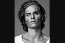 7 Gaya Rambut Layer Khusus Pria, Bikin Tampilan Jadi Lebih Beda