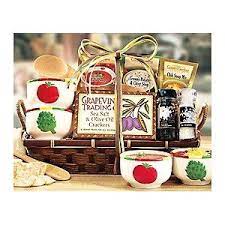 Choose from care packages including teas, soups, and baked. Making A Soup Basket Can Be Easy And Fun These Kind Of Baskets Can Be Given To An Individual Couple Or Soup Gifts Food Gift Baskets Gourmet Food Gift Basket