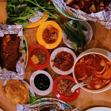 Wakaf che yeh (jalan kuala krai) 15100 kota bharu tempat makan yang ingin kami kongsikan ini adalah tempat makan untuk penggemar ikan bakar. Photos A Restoran Kst Ikan Bakar Restaurant De Fruits De Mer A Kota Bharu