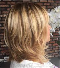 gerade glatt und geschichtet in 2021 haarschnitt frisuren pagenschnitt gestuft frisuren