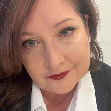 Heather Vigil (@travelingredboots) • Instagram photos and videos