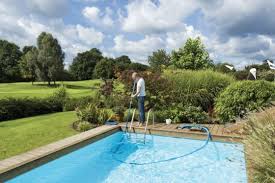 Comment Nettoyer Une Piscine Verte Sans Trop La Vider Flipr Fr