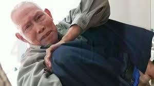 厕所放片勾引老大爷打飞机射（删减版） - ThisVid.com