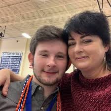 Could you do it? SIX patty burger. If even if you think you can, don't  challenge Mike. He didn't bat an eye. 6 patty burger and his fries… all  gone!