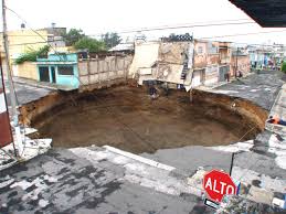 how big is the 2010 guatemalan sinkhole