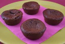 Petits Gateaux De Semoule Au Chocolat Ww Plat Et Recette En 2020 Semoule Au Chocolat Gateau De Semoule Chocolat Sain