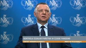 Absolwent uniwersytetu jagiellońskiego w krakowie, wydział prawa (1979), studiów podyplomowych z religioznawstwa na uj. Graffiti Marian Banas Polsat News