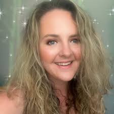 Zee Murphy's Instagram, Twitter & Facebook