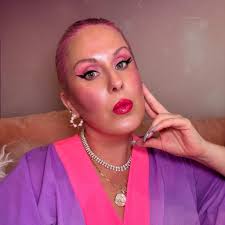 LILAC LEMONADE 🧉🪻 Yes, Lilacs are edible! And they taste just as good as  they smell! Lilacs are one of the first spring edibles to bloom, but only  for about two weeks!