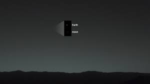 The adverb 'actuellement' means 'at the moment, currently'. Le Rover Curiosity Nous Rappelle Combien La Terre Est Insignifiante