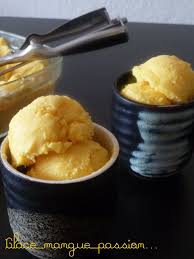 Voici une recette gourmande de glace au yaourt maison parfumées aux fruits naturels qui va exalter vos papilles. Glace Au Yaourt Mangue Et Fruits De La Passion Sans Sorbetiere La Gourmandise Est Un Joli Defaut
