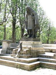 La Fontaine With The Raven And The Fox Paris France Paris Adventure