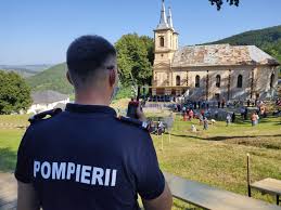 Manastirea nicula, renumita pentru icoana facatoare de minuni a maicii domnului cu pruncul, se afla la numai trei kilometri distanta de orasul gherla, in localitatea nicula, intre multe dealuri impadurite. Cluj Pelerinaj Cu RestricÈ›ii La MÄƒnÄƒstirea Nicula Credinciosii Nu Mai Au Voie SÄƒ SÄƒrute Icoana FÄƒcÄƒtoare De Minuni